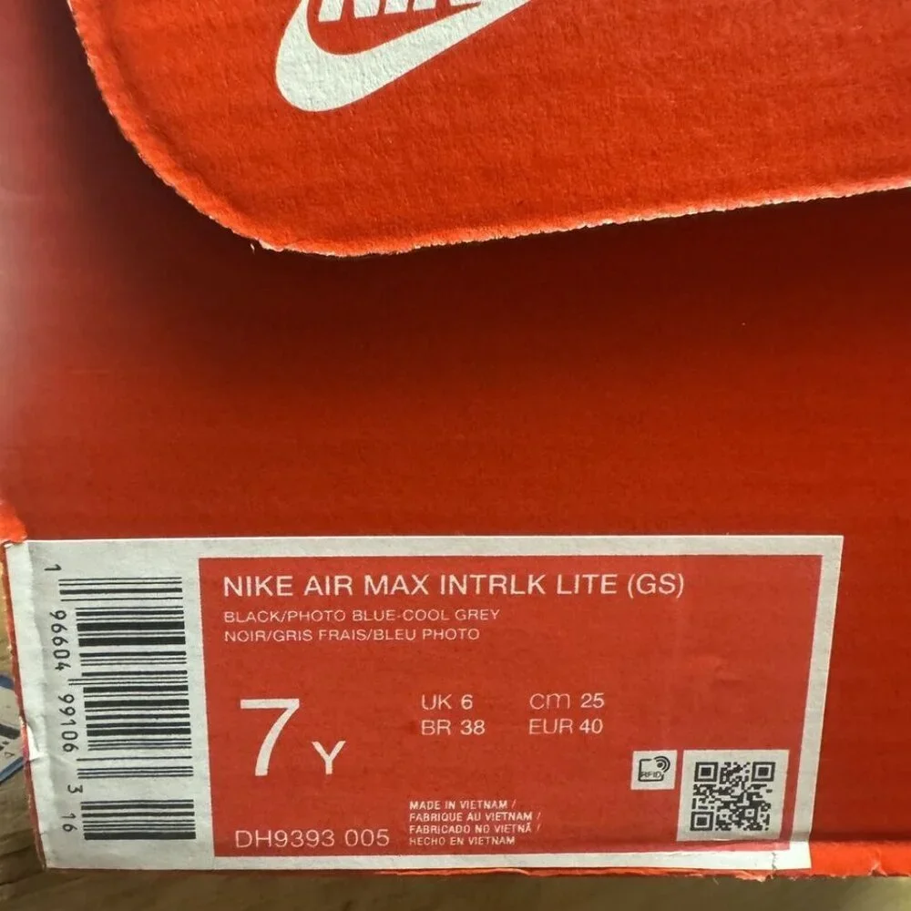 Nike Youth Air Max Intrlk Lite Sneaker Size 7 M